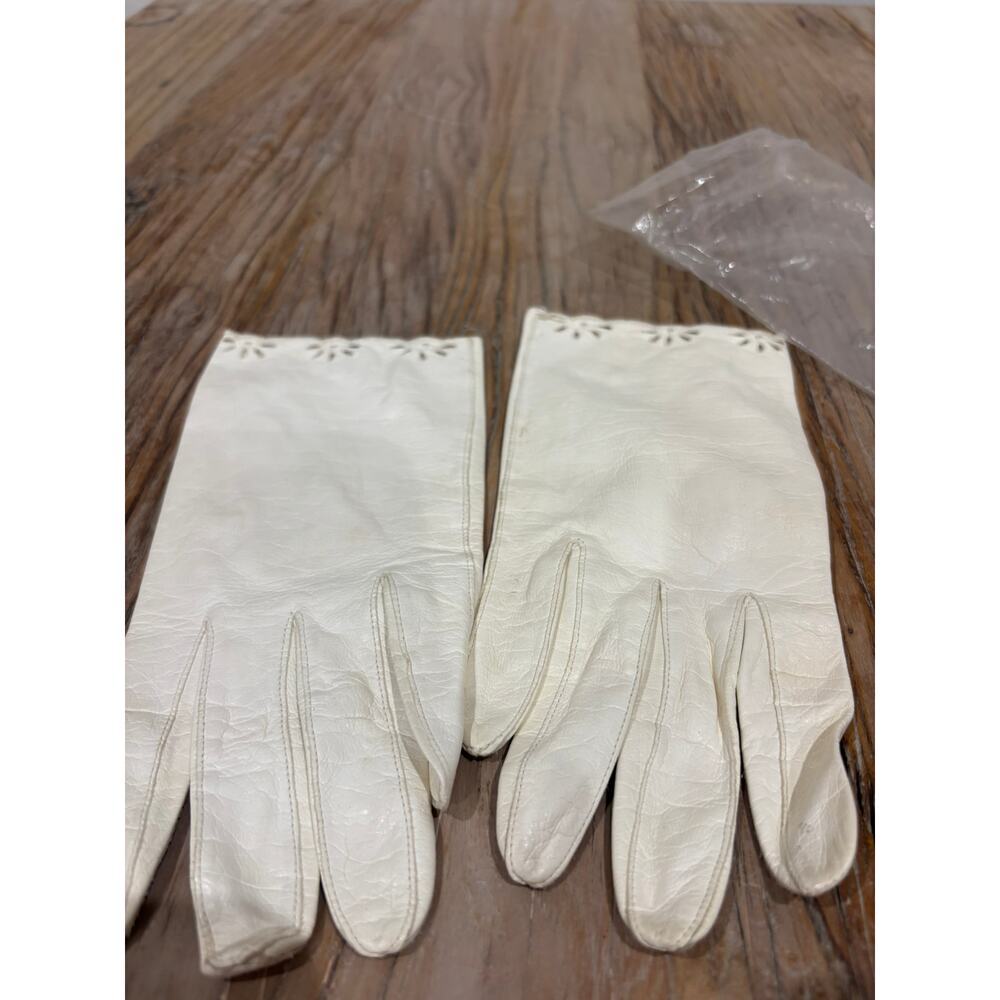 Vintage 1950s White Leather Gloves with Cutout Floral Trim Elegant Mid-Century